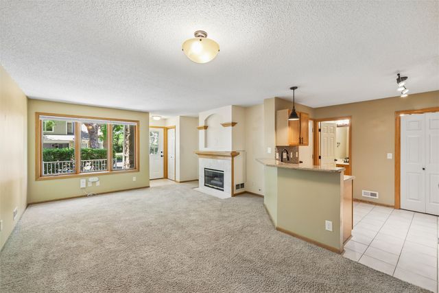 811 Burr Oaks Drive 1102, West Des Moines, IA 50266