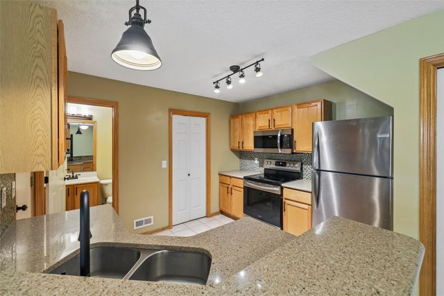811 Burr Oaks Drive 1102, West Des Moines, IA 50266