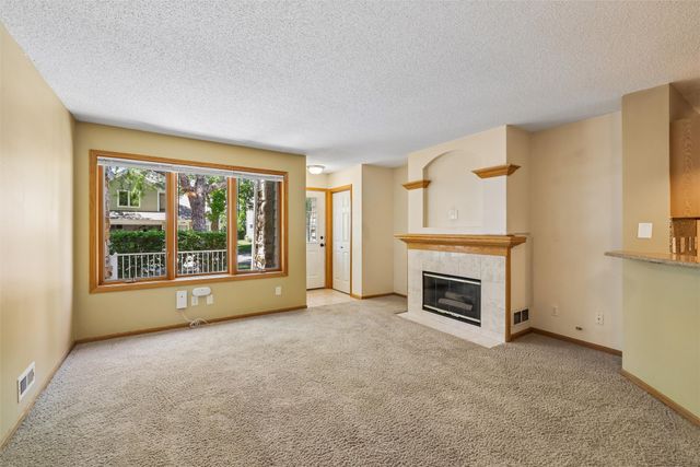 811 Burr Oaks Drive 1102, West Des Moines, IA 50266