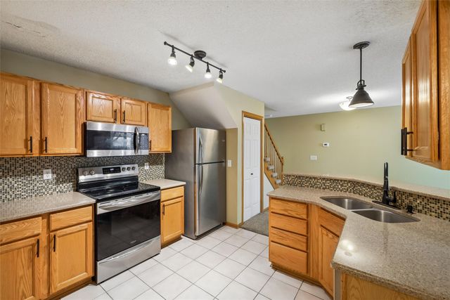 811 Burr Oaks Drive 1102, West Des Moines, IA 50266