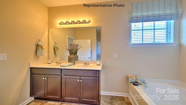 637 17th Avenue Drive NE, Hickory, NC 28601