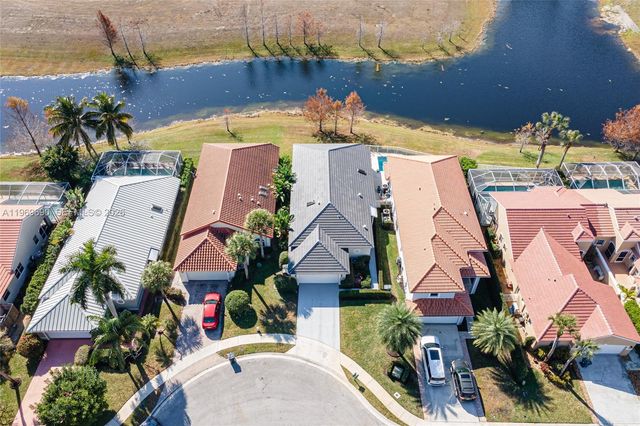 2668 Country Golf Dr, Wellington, FL 33414