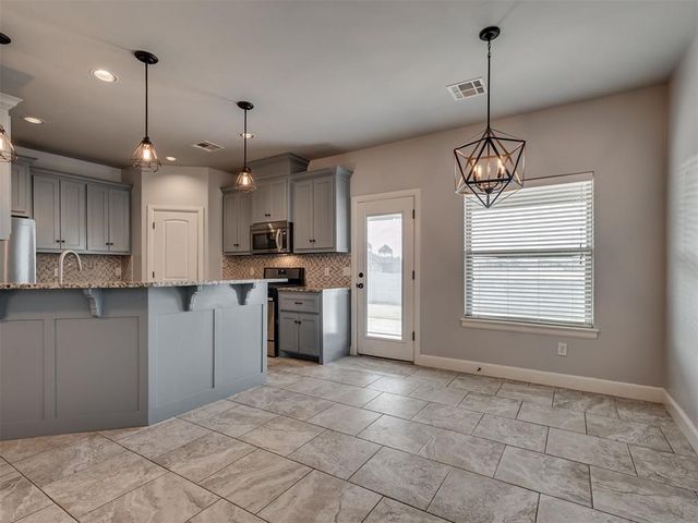 18505 Melogold Drive, Edmond, OK 73012