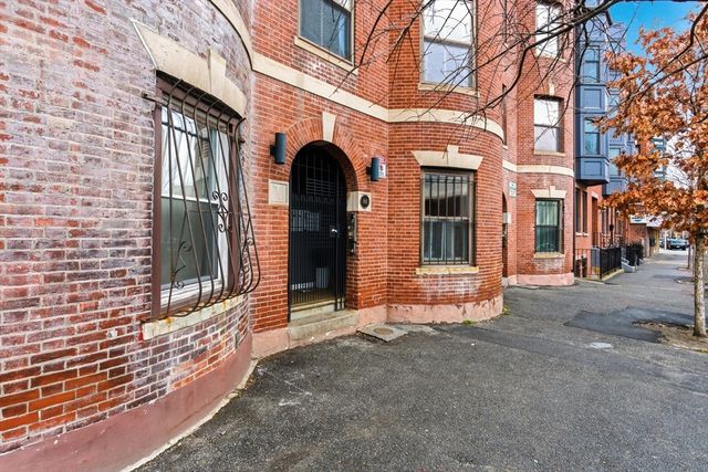 881 Harrison Ave 1, Boston, MA 02118