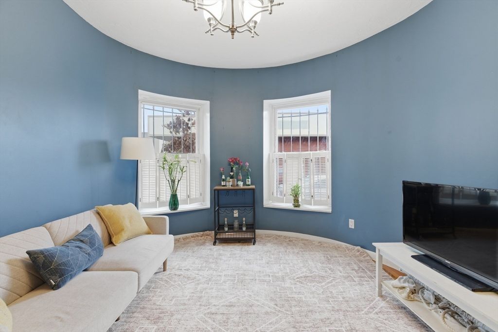 881 Harrison Ave 1, Boston, MA 02118