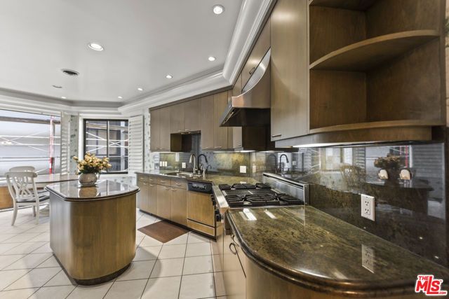 4752 Park Encino Lane 212, Encino (los Angeles), CA 91436