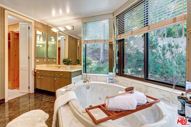 4752 Park Encino Lane 212, Encino (los Angeles), CA 91436