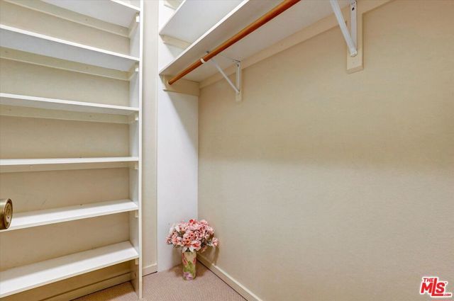 4752 Park Encino Lane 212, Encino (los Angeles), CA 91436