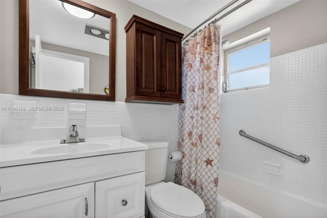 16901 NE 13th Avenue 108, Miami, FL 33162