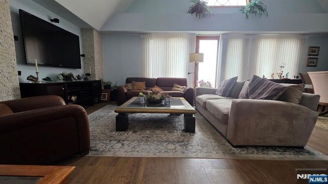 100-81 Shearwater, Jersey City, NJ 07305