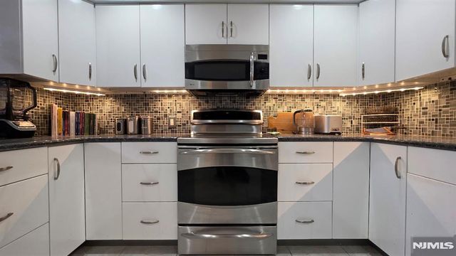 100-81 Shearwater, Jersey City, NJ 07305