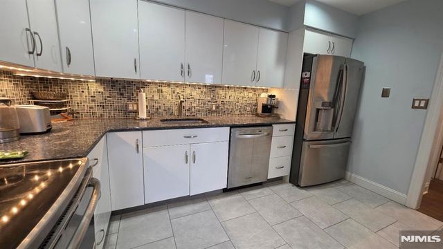 100-81 Shearwater, Jersey City, NJ 07305