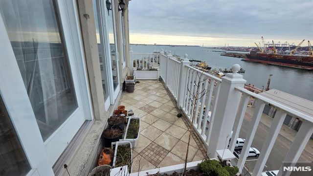 100-81 Shearwater, Jersey City, NJ 07305