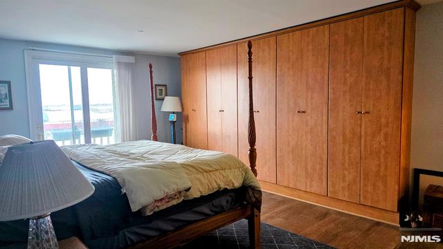 100-81 Shearwater, Jersey City, NJ 07305