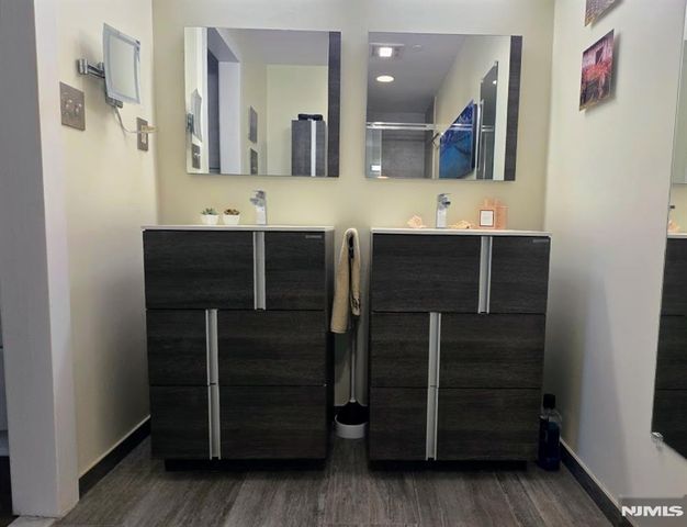 100-81 Shearwater, Jersey City, NJ 07305