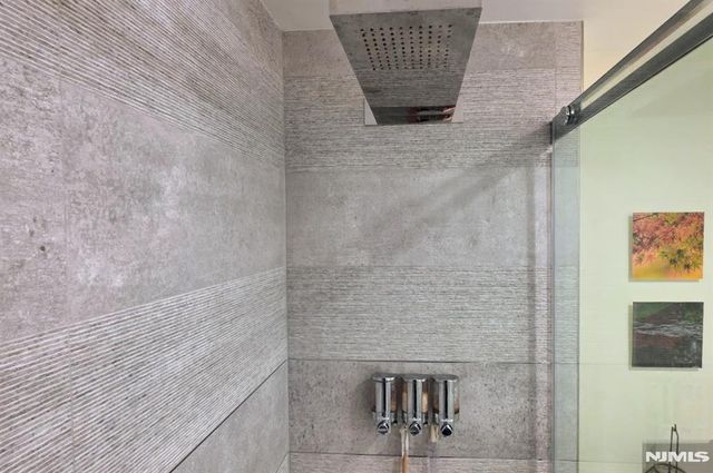 100-81 Shearwater, Jersey City, NJ 07305