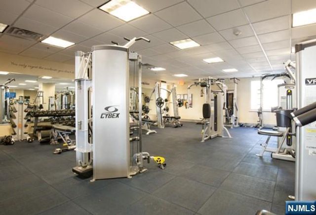100-81 Shearwater, Jersey City, NJ 07305