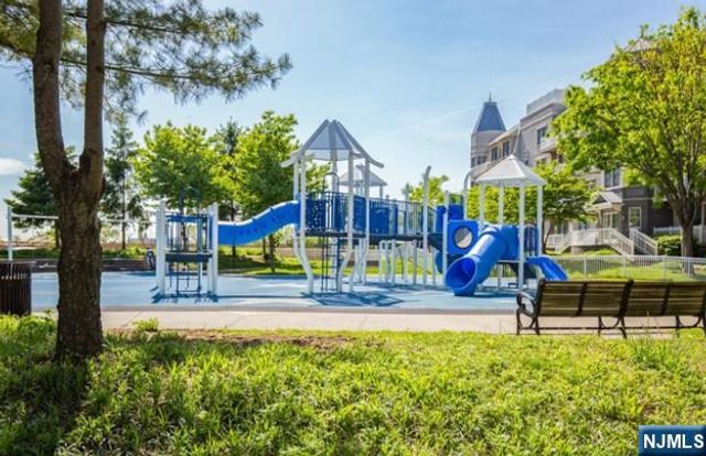 100-81 Shearwater, Jersey City, NJ 07305