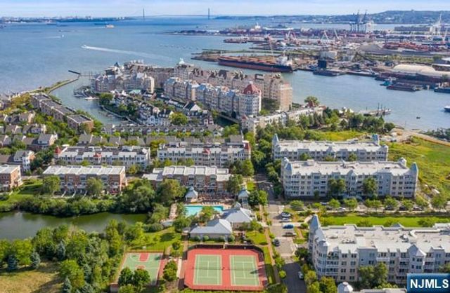 100-81 Shearwater, Jersey City, NJ 07305
