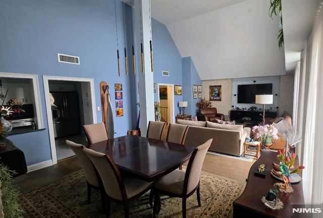 100-81 Shearwater, Jersey City, NJ 07305