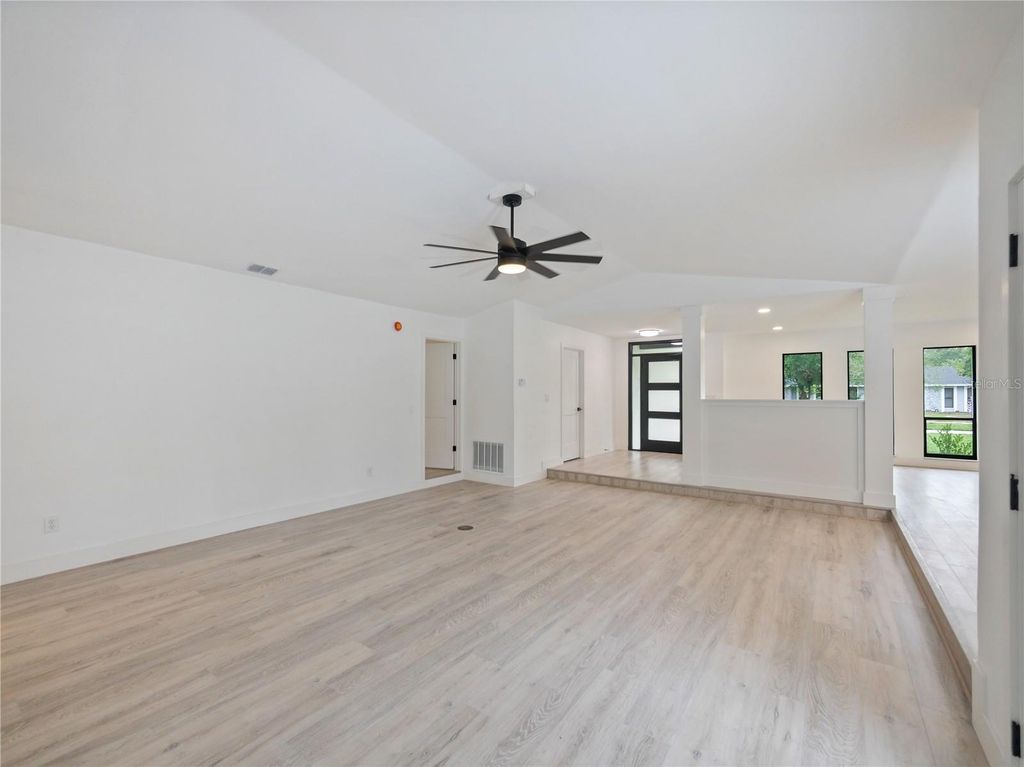 Image 12 of property listing at 4904 CASPIAN COURT, Orlando, FL 32819