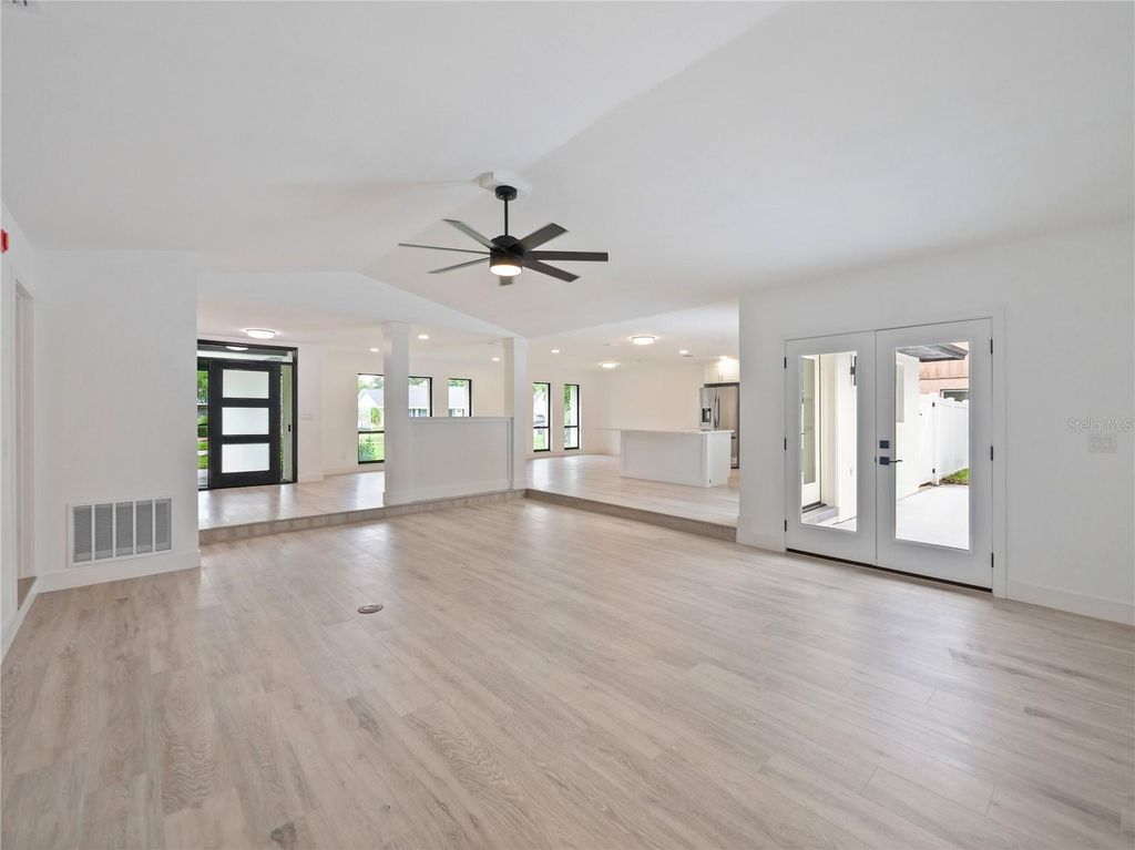 Image 13 of property listing at 4904 CASPIAN COURT, Orlando, FL 32819