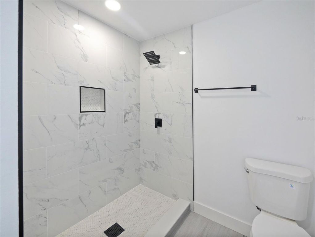 Image 16 of property listing at 4904 CASPIAN COURT, Orlando, FL 32819