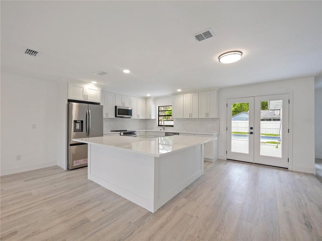 Image 5 of property listing at 4904 CASPIAN COURT, Orlando, FL 32819
