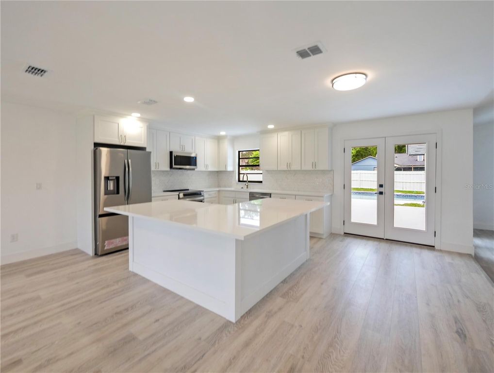 Image 6 of property listing at 4904 CASPIAN COURT, Orlando, FL 32819