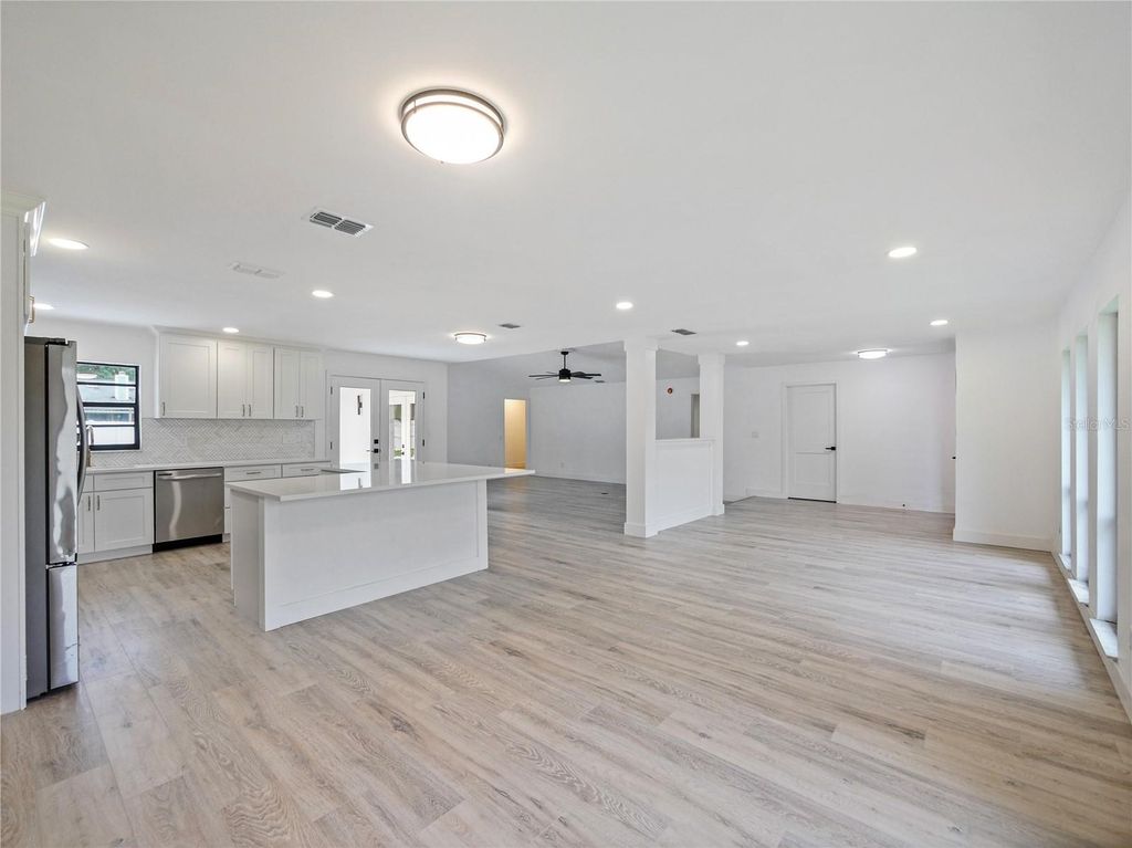 Image 9 of property listing at 4904 CASPIAN COURT, Orlando, FL 32819