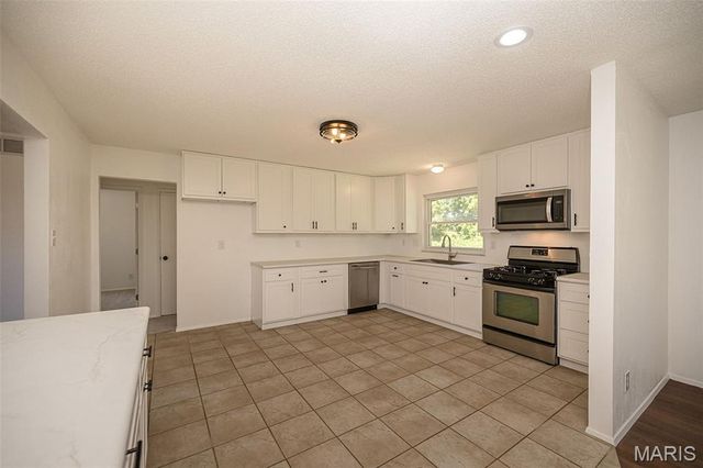 3867 Watersedge Drive, Florissant, MO 63034