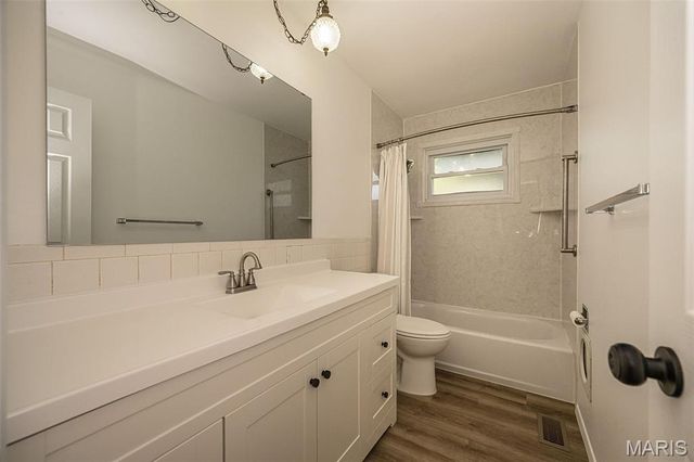 3867 Watersedge Drive, Florissant, MO 63034