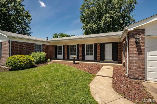 3867 Watersedge Drive, Florissant, MO 63034