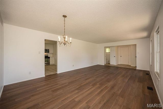 3867 Watersedge Drive, Florissant, MO 63034