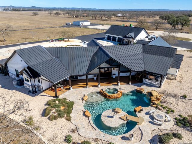 2021 Fm 3240, Bandera, TX 78003