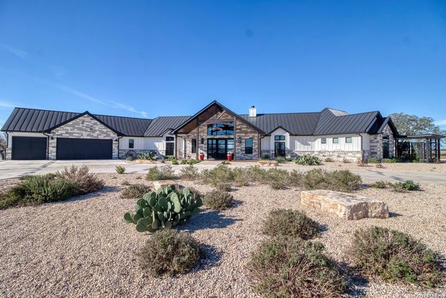 2021 Fm 3240, Bandera, TX 78003