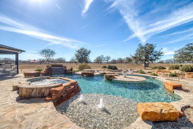 2021 Fm 3240, Bandera, TX 78003