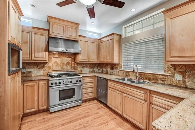 165 S Roosevelt Avenue, Pasadena, CA 91107