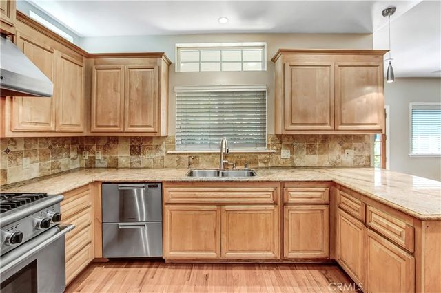 165 S Roosevelt Avenue, Pasadena, CA 91107