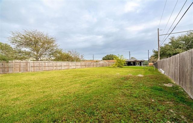 329 Yorktown Blvd, Corpus Christi, TX 78418