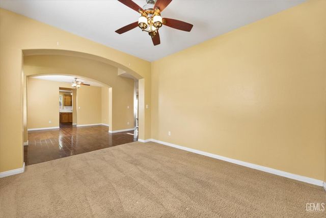 5803 Penn Station Lane, Bakersfield, CA 93311