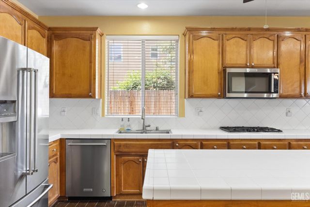 5803 Penn Station Lane, Bakersfield, CA 93311