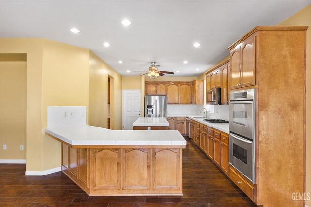5803 Penn Station Lane, Bakersfield, CA 93311