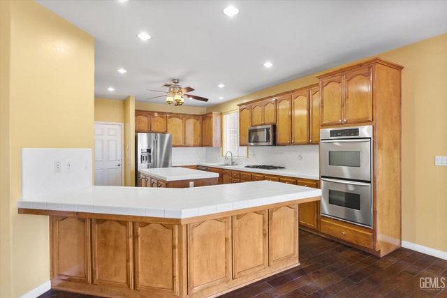 5803 Penn Station Lane, Bakersfield, CA 93311