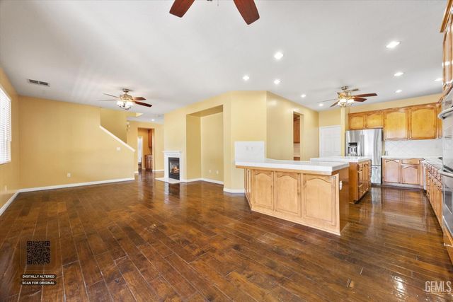 5803 Penn Station Lane, Bakersfield, CA 93311