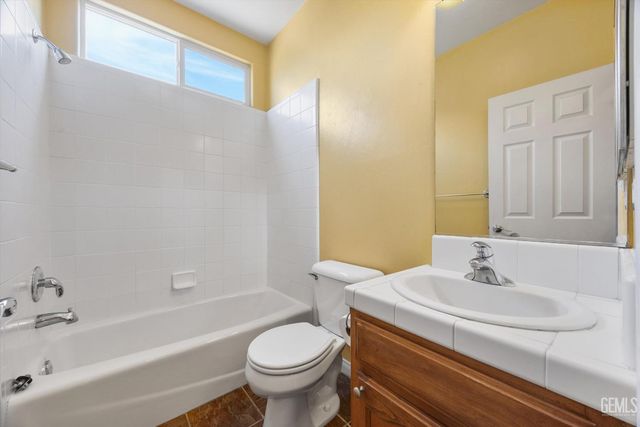 5803 Penn Station Lane, Bakersfield, CA 93311
