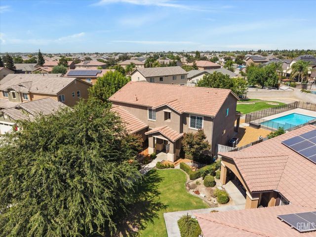 5803 Penn Station Lane, Bakersfield, CA 93311