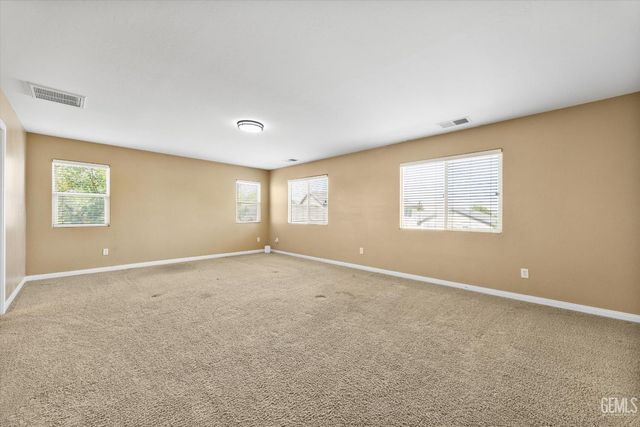 5803 Penn Station Lane, Bakersfield, CA 93311