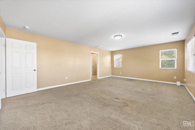5803 Penn Station Lane, Bakersfield, CA 93311