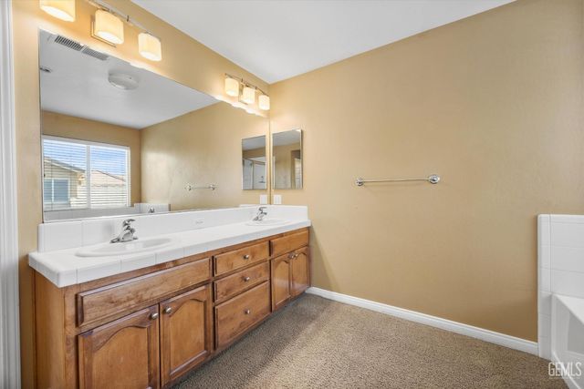 5803 Penn Station Lane, Bakersfield, CA 93311